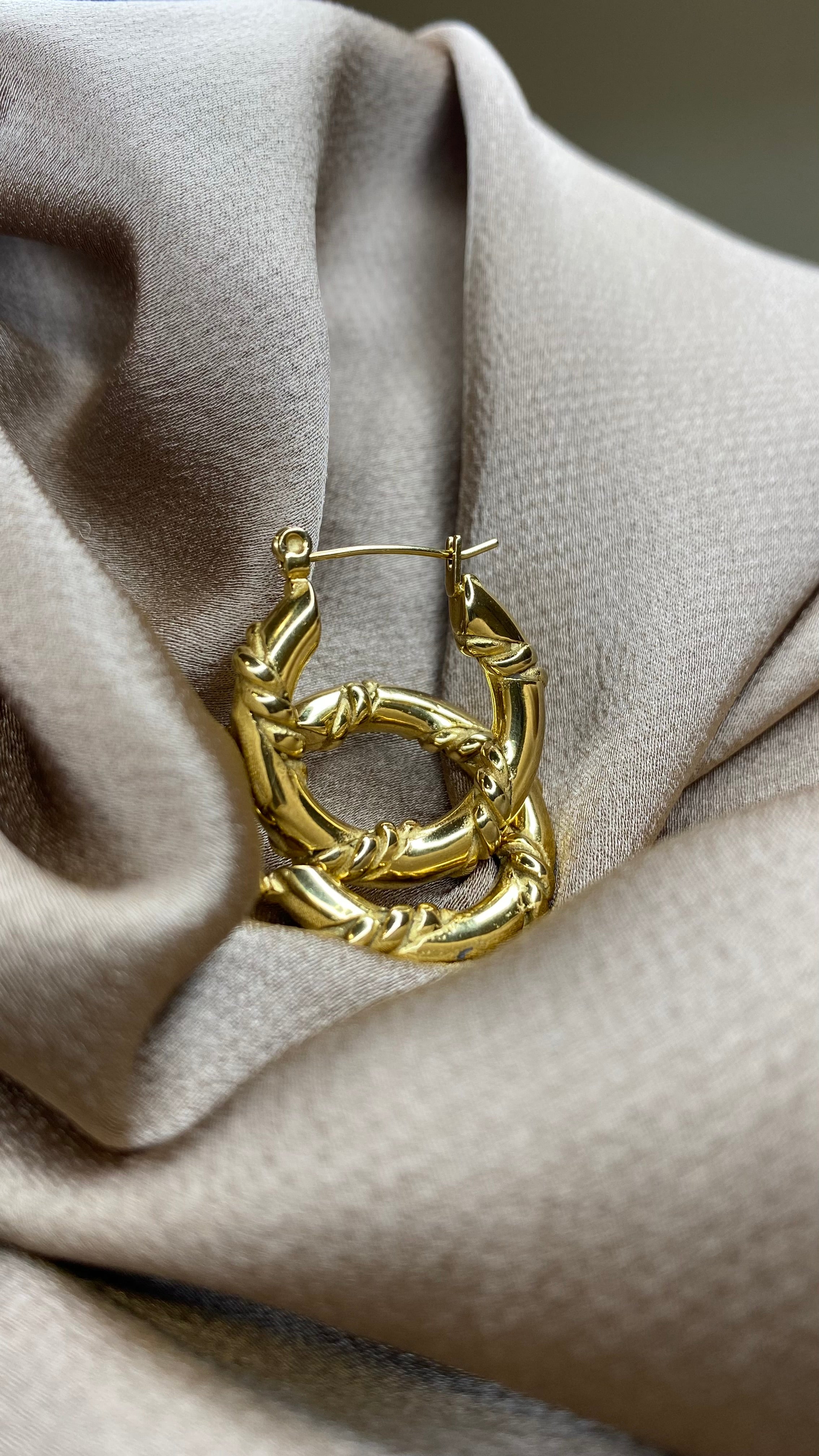 Hoop Earrings. Gold Plated Earrings. Elegant Earrings. 